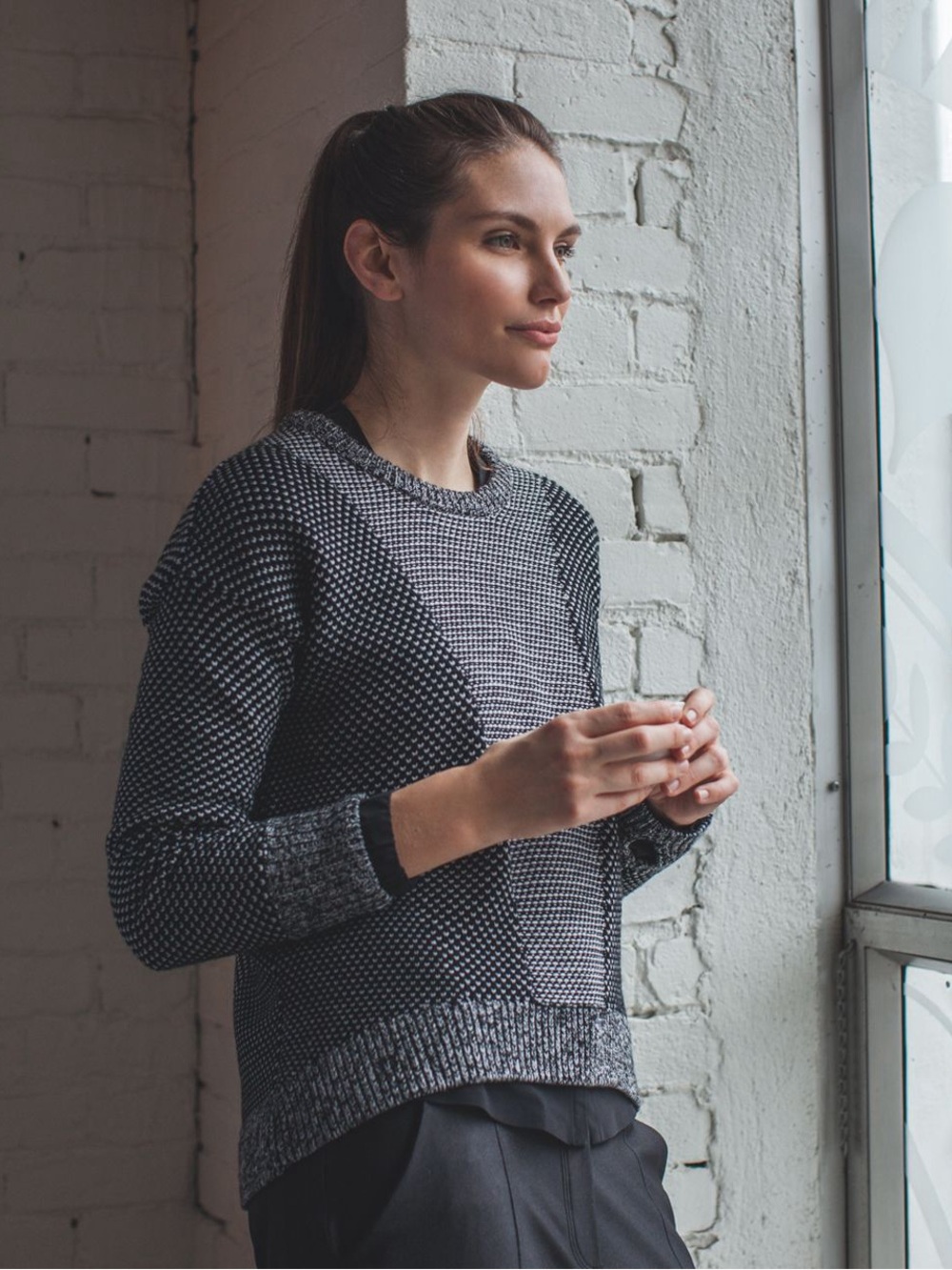 Lululemon yogi crew wool sweater Women's Black & Gray Textured Knit Sweater